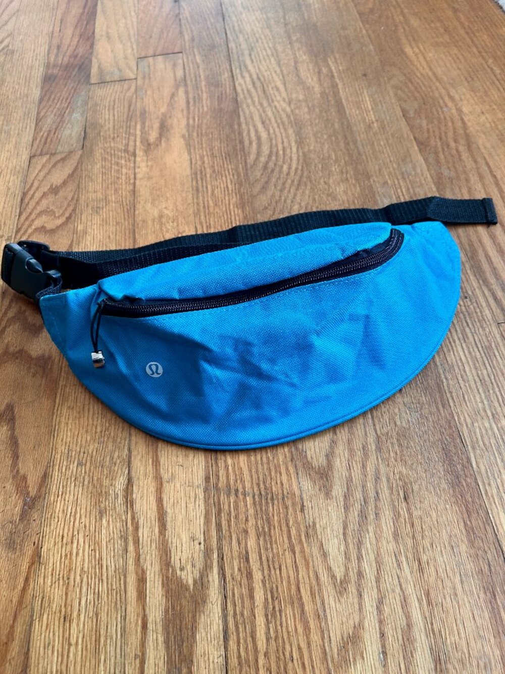 Lululemon Crescent Shaped Fanny Pack Crossbody Bag Blue